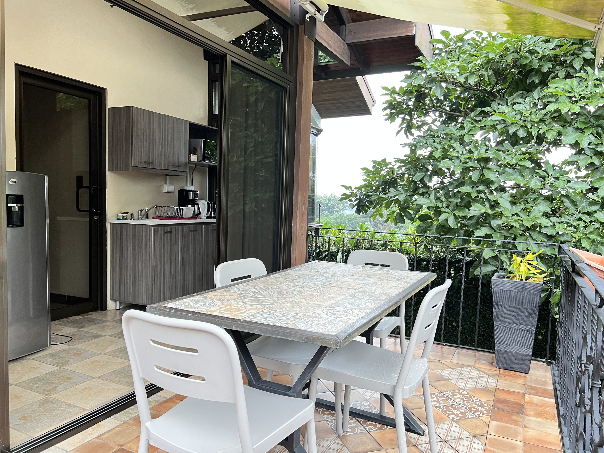 Kitchenette in Tambor Coffee Field Apartment