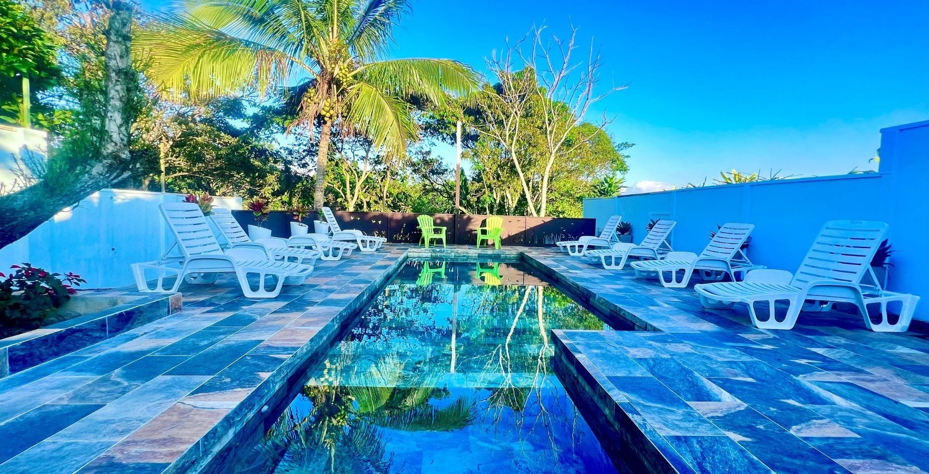 A beautiful resort pool at Ruta Verde B&B